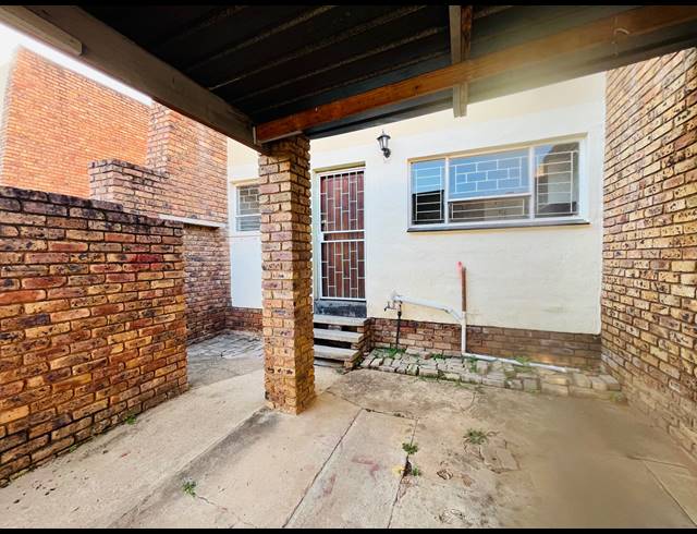 2 BEDROOM APARTMENT TO LET IN SONHEUWEL EXT 1
